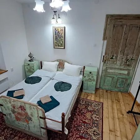Апартамент Modern & Old *